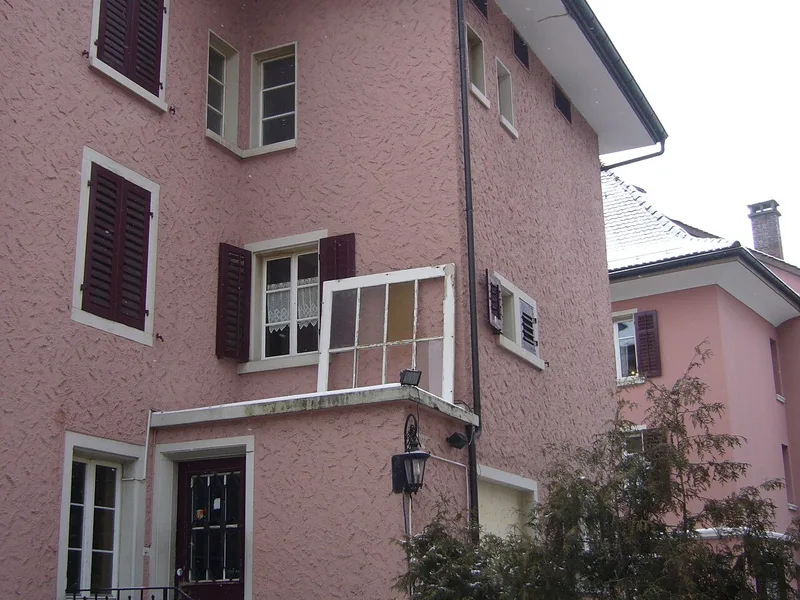 Pink house — Bahnhofstrasse 21, Illnau-Effretikon