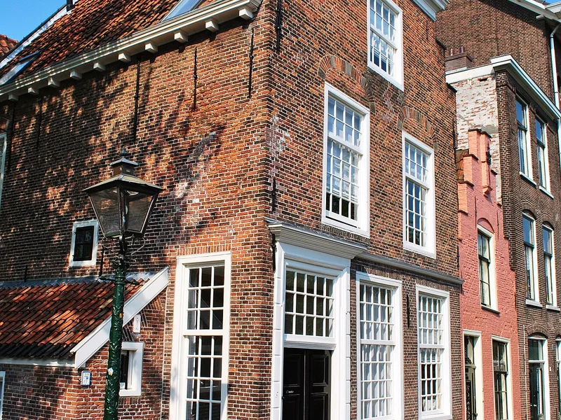 Pink house — Groenhazengracht 5, Amsterdam