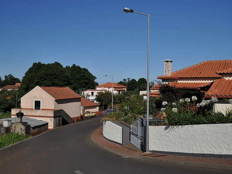 Pink house — Houses in Prazeres, Calheta