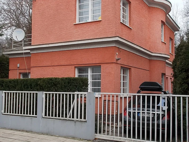 Pink house — Napraforgó Street 7, Budapest